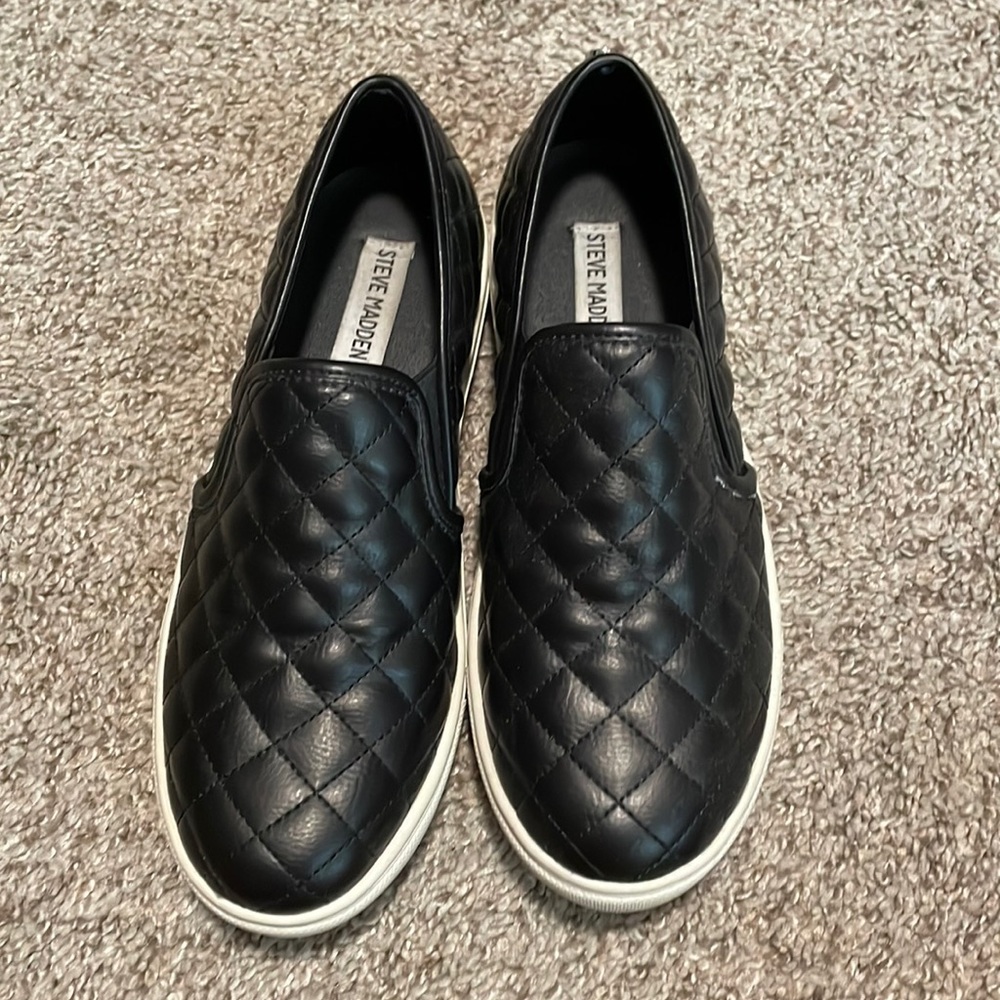 Steve Madden black slip ons size 9